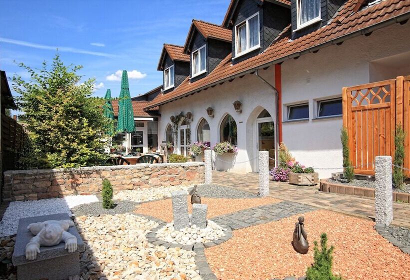 بنسيون Zur Rotenfelsstube