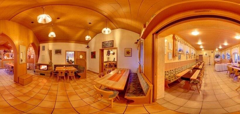 بنسيون Zur Rotenfelsstube