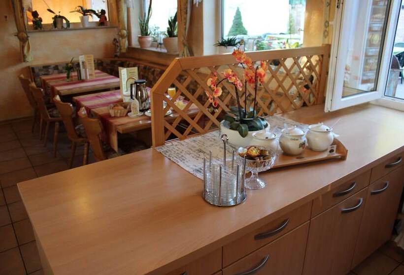 ペンション Zur Rotenfelsstube