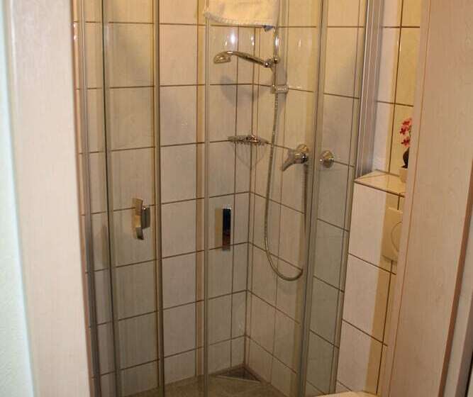 بنسيون Zur Rotenfelsstube