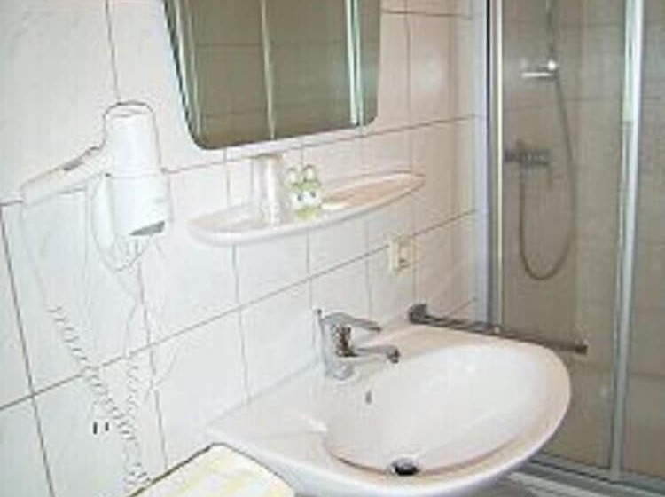 بنسيون Zur Rotenfelsstube