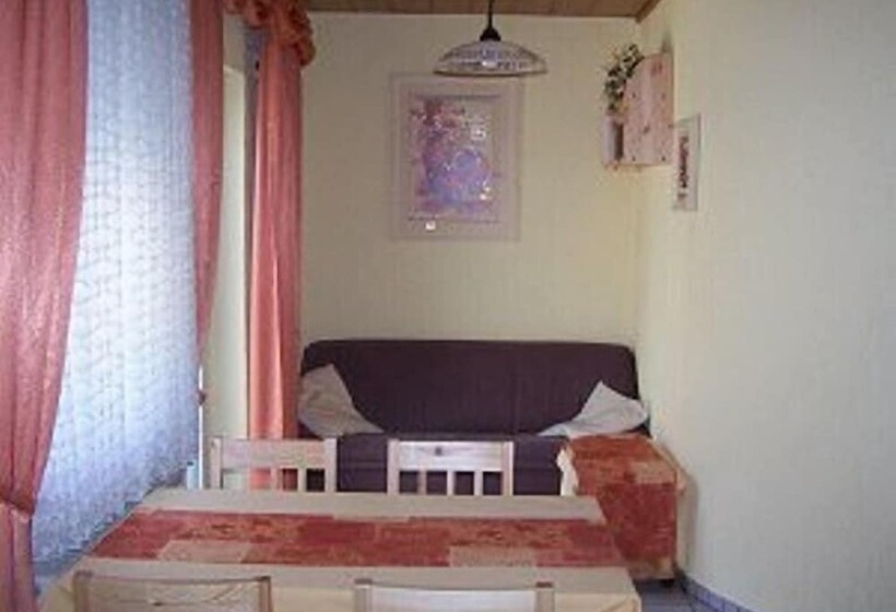 بنسيون Zur Rotenfelsstube