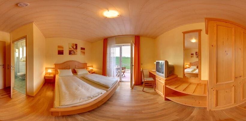 بنسيون Zur Rotenfelsstube