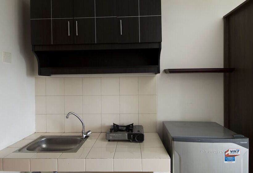 Reddoorz Apartment @ Margonda Residence 3