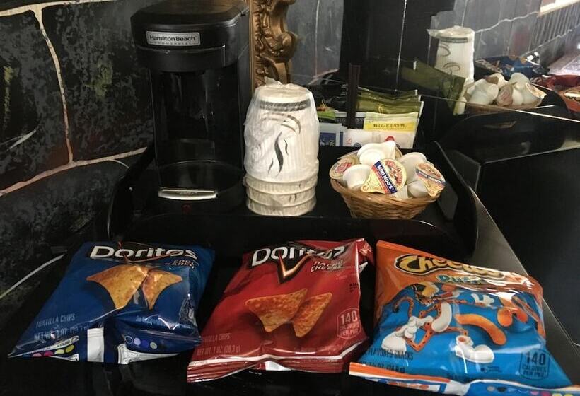 Shady Lady Bed And Breakfast