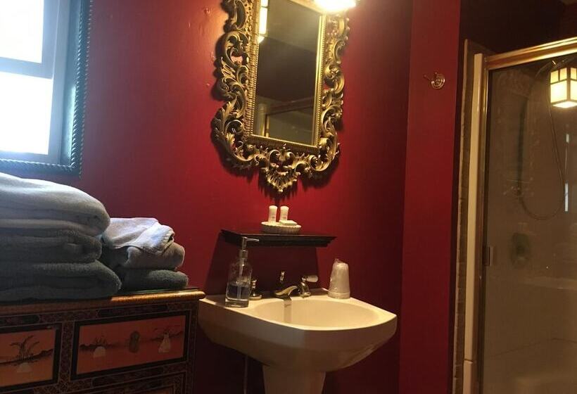 Shady Lady Bed And Breakfast