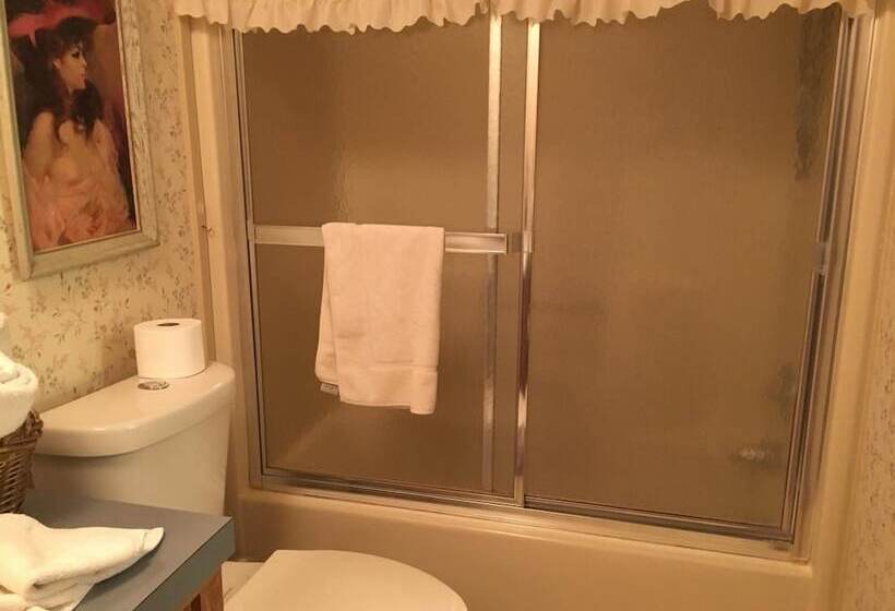 Shady Lady Bed And Breakfast