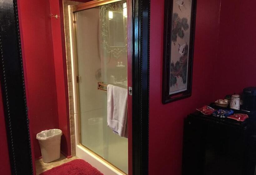 Shady Lady Bed And Breakfast