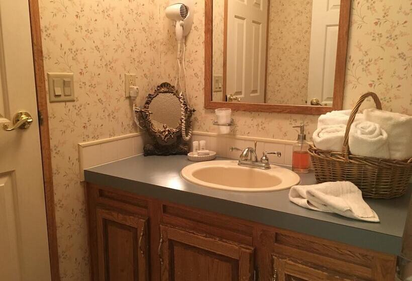 Shady Lady Bed And Breakfast