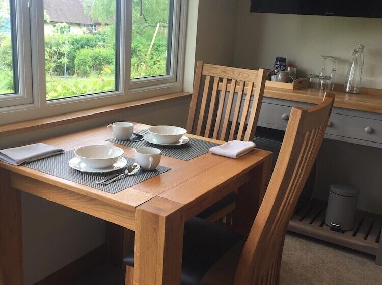 Thatched Cottage B&b