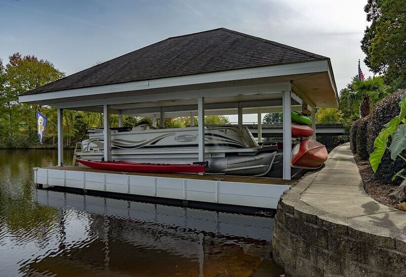 The Lakeside Resort