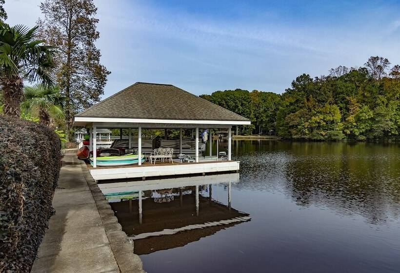 The Lakeside Resort