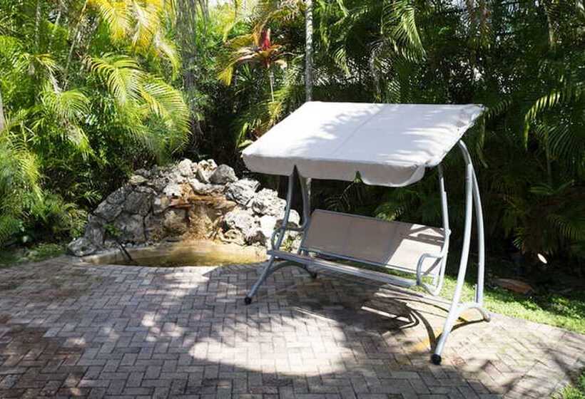 Tropical Oasis Estate