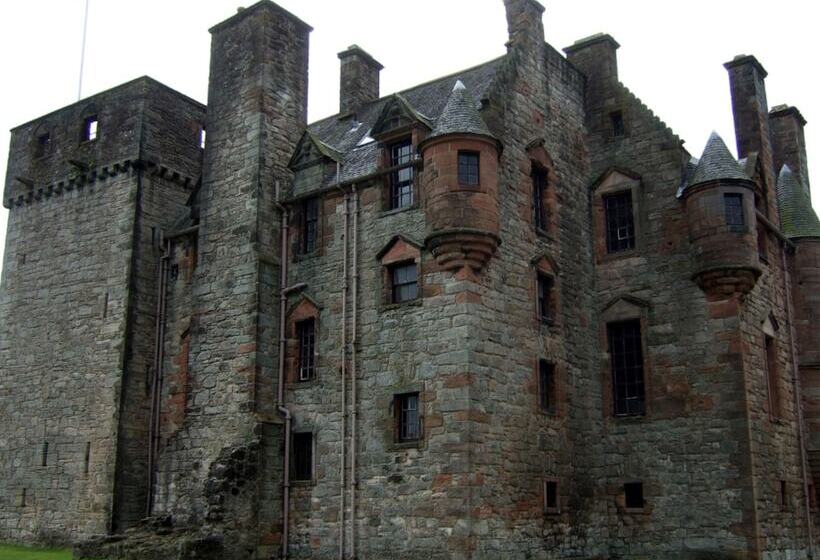 Two Bedroom Victorian Flat In The Centre Of Port Glasgow Close To All Amenities