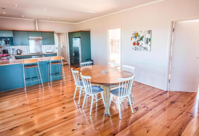 Antechamber Bay Retreats