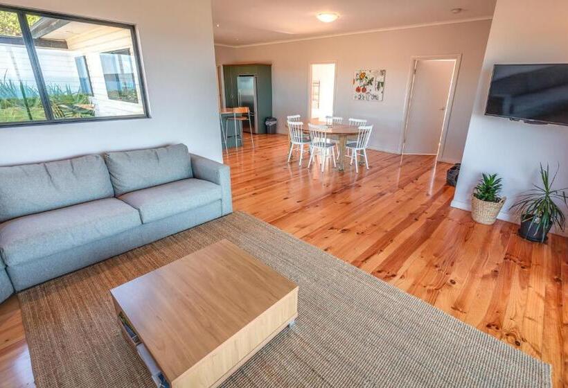 Antechamber Bay Retreats