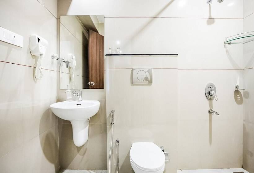 Capital O 60558 Hotel Midhuna International