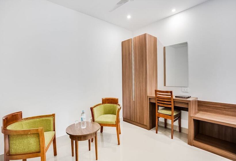 Capital O 60558 Hotel Midhuna International