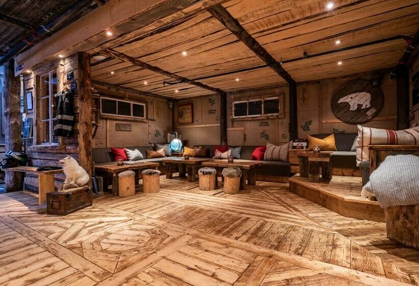 هتل Basecamp Spitsbergen