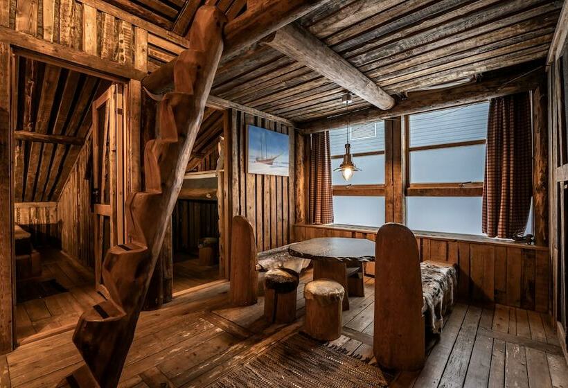 هتل Basecamp Spitsbergen