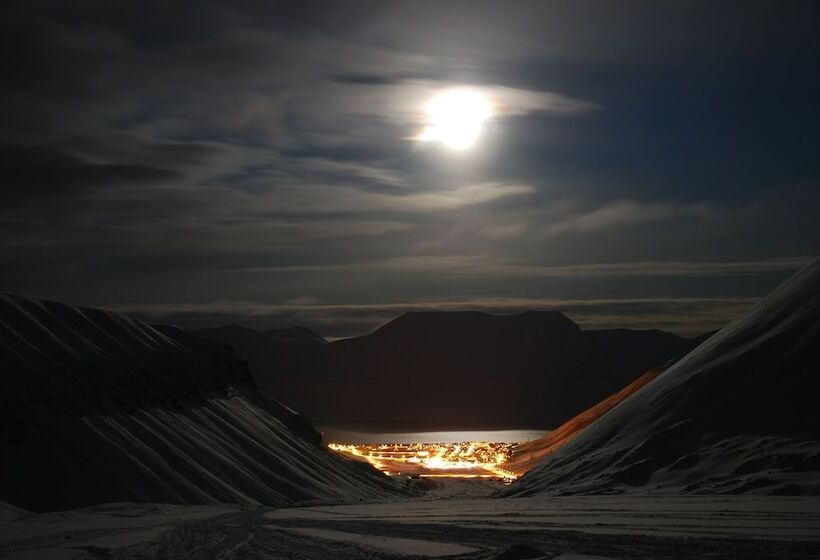 هتل Basecamp Spitsbergen