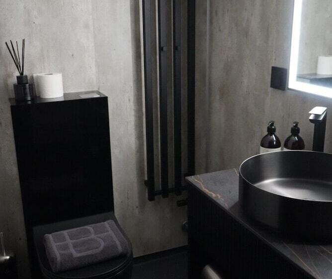 هتل Basecamp Spitsbergen