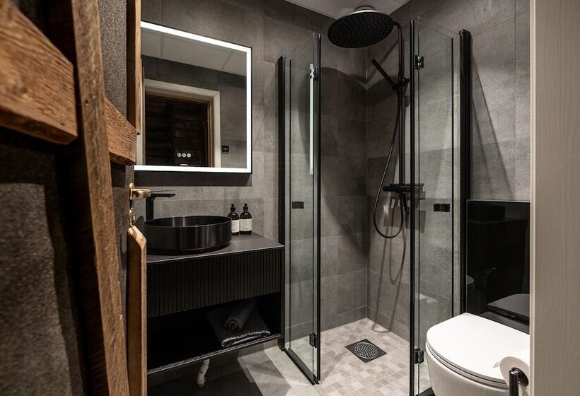 هتل Basecamp Spitsbergen