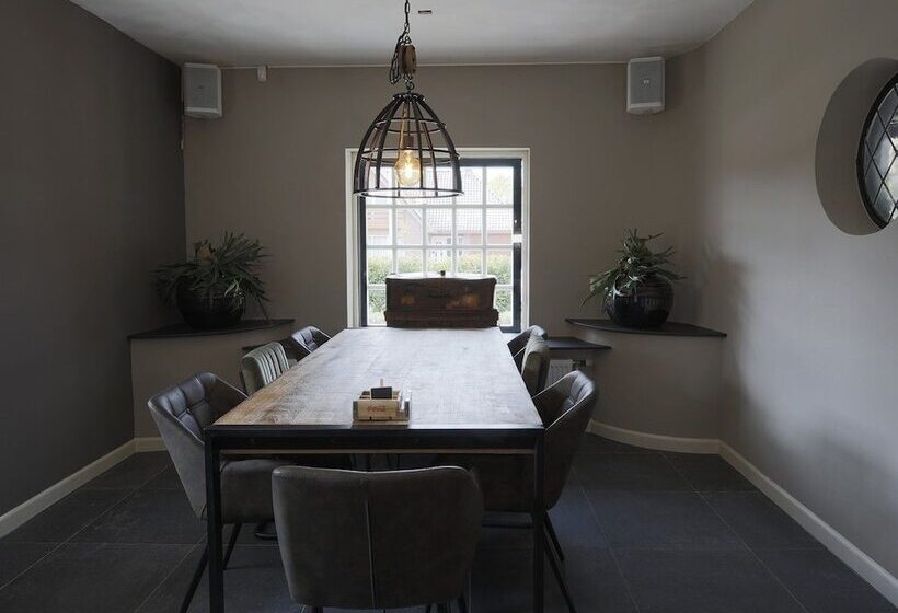 هتل Herberg De Witte Olifant