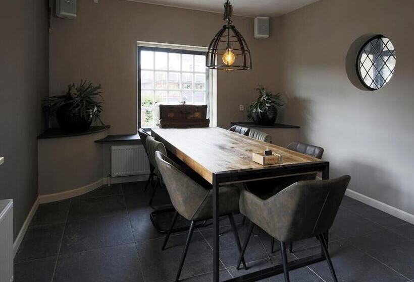 هتل Herberg De Witte Olifant