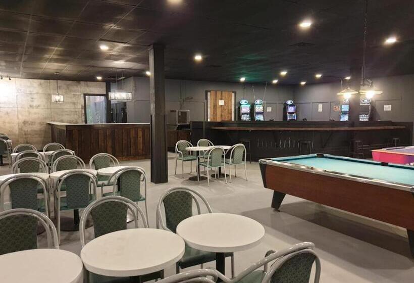 فندق New Frontier