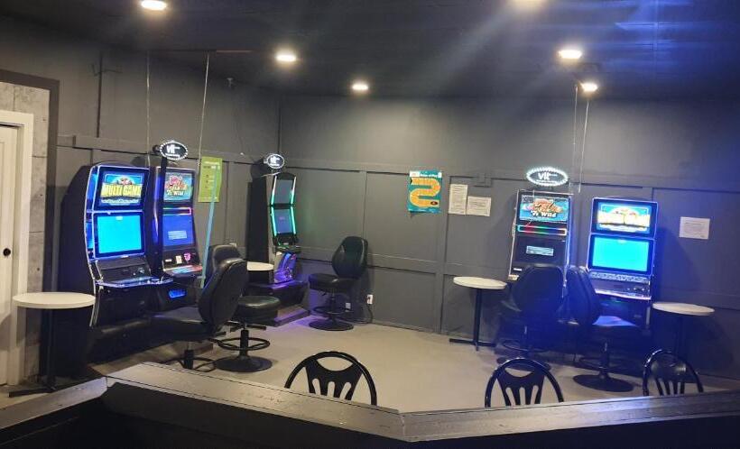 فندق New Frontier