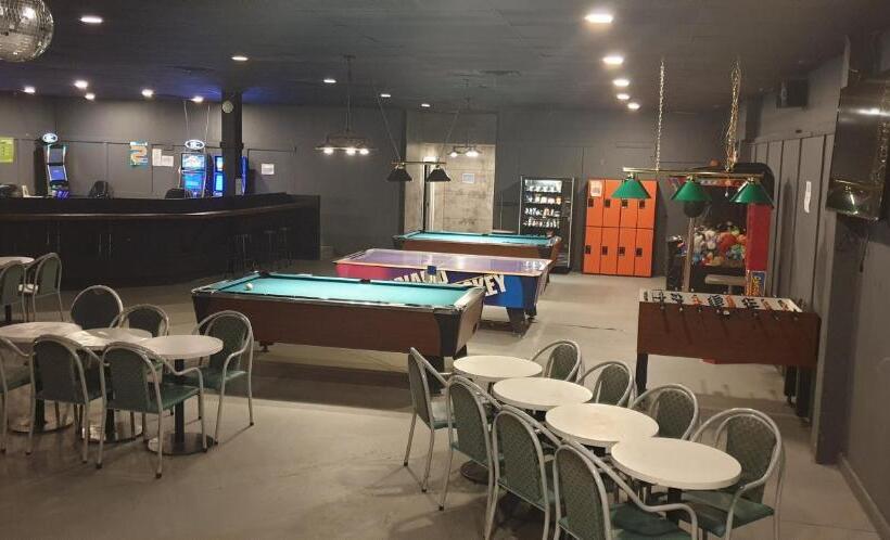 فندق New Frontier