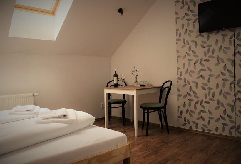 בית מלון כפרי Penzion A Restaurace U řeky