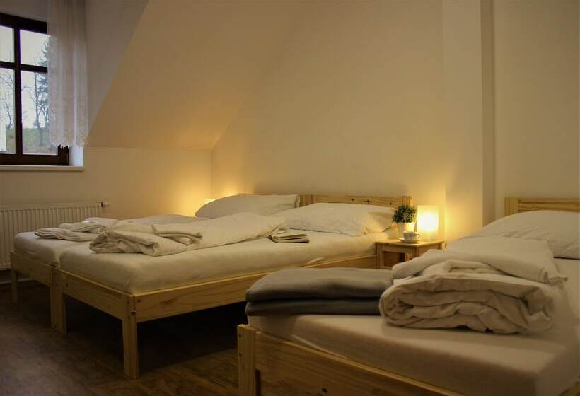 בית מלון כפרי Penzion A Restaurace U řeky