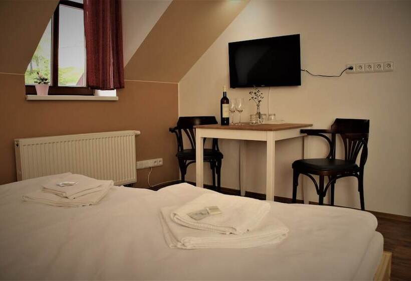 בית מלון כפרי Penzion A Restaurace U řeky