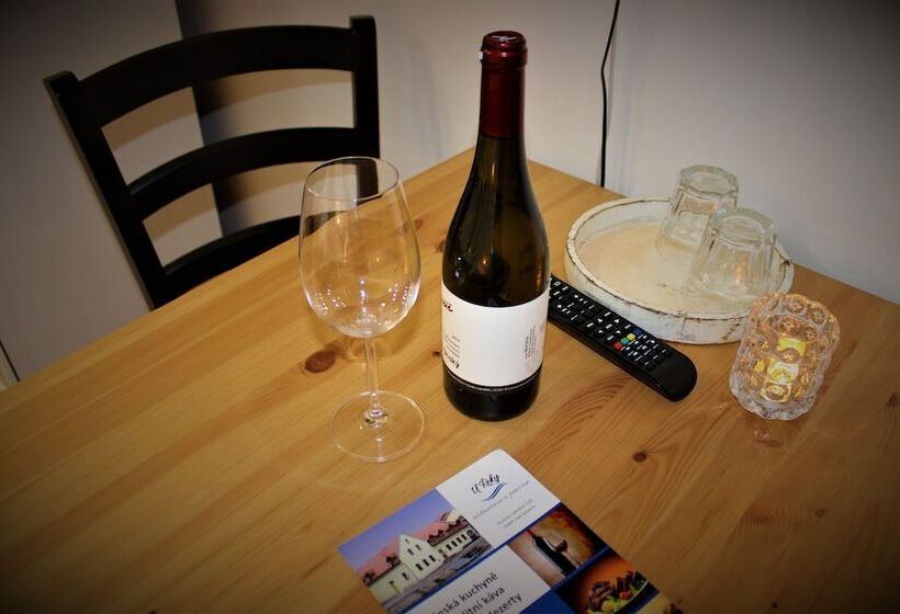 בית מלון כפרי Penzion A Restaurace U řeky