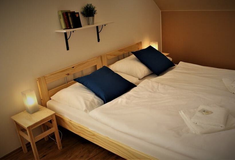 בית מלון כפרי Penzion A Restaurace U řeky