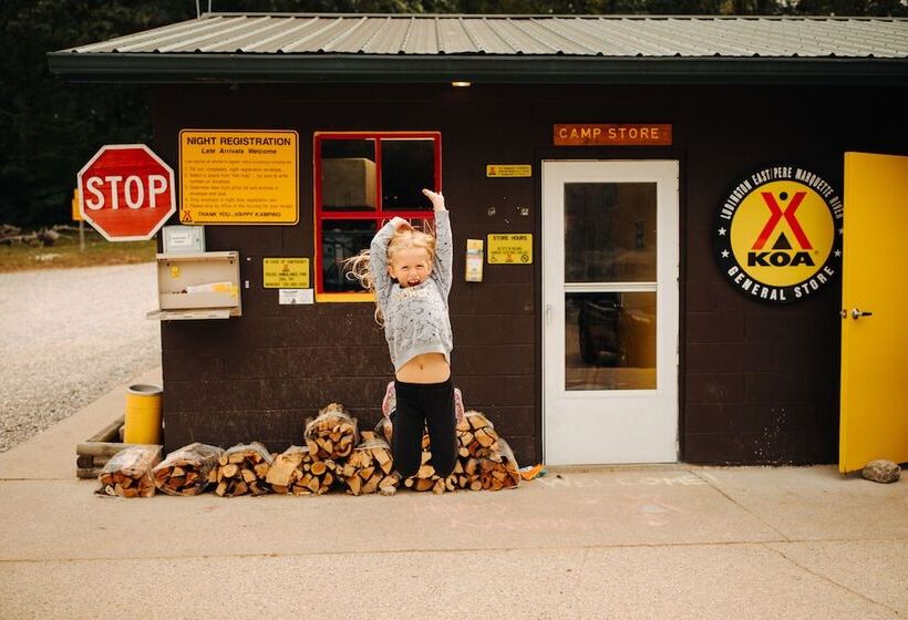 فندق Pere Marquette River Koa Campground