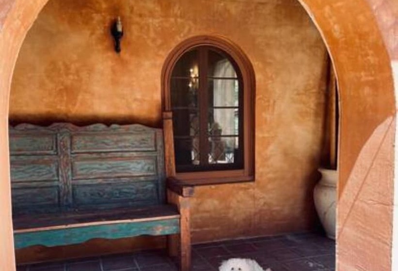 Сельский отель El Rancho Robles