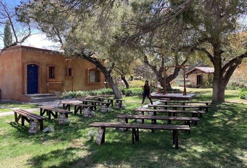 Сельский отель El Rancho Robles