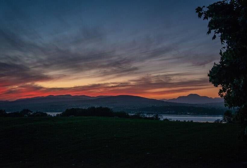 Luxurious Super King Lodge With Hot Tub
