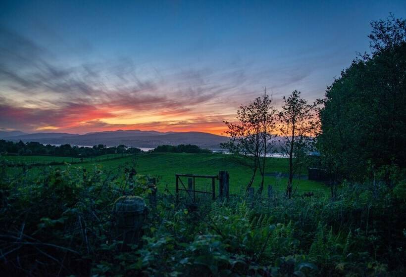 Luxurious Super King Lodge With Hot Tub
