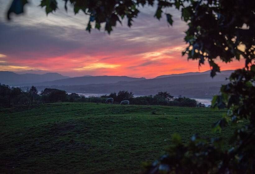 Luxurious Super King Lodge With Hot Tub