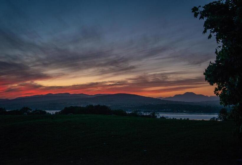 Luxurious Super King Lodge With Hot Tub