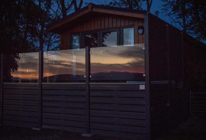 Luxurious Super King Lodge With Hot Tub