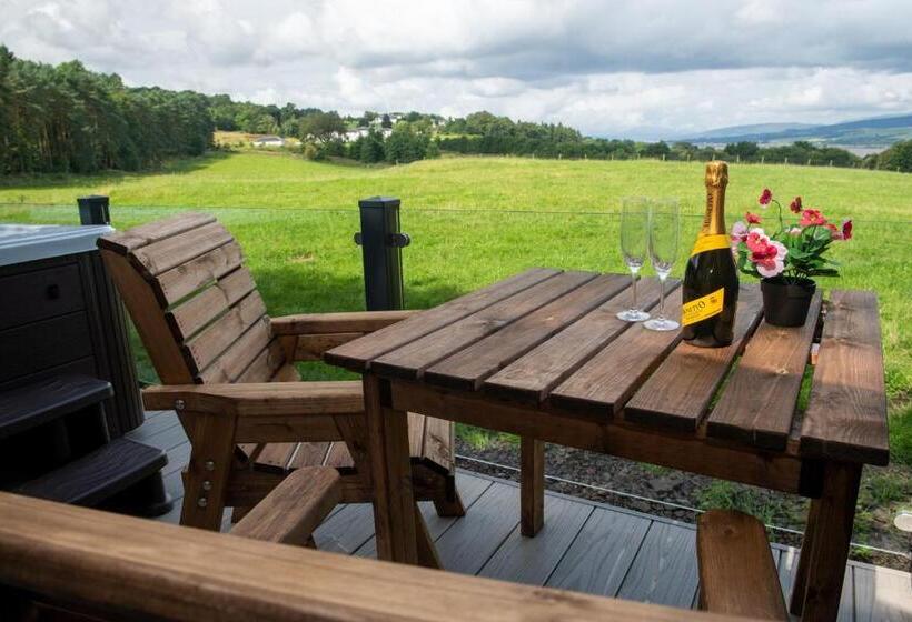 Luxurious Super King Lodge With Hot Tub