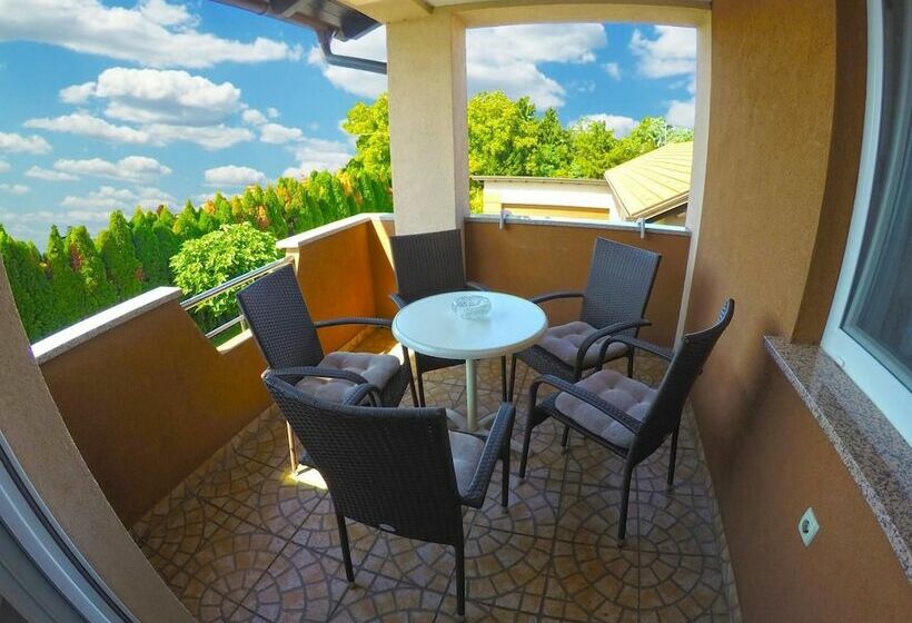 פנסיון Apartments And Rooms Rea