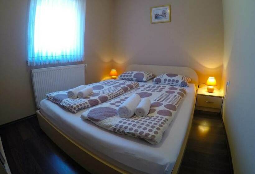 פנסיון Apartments And Rooms Rea