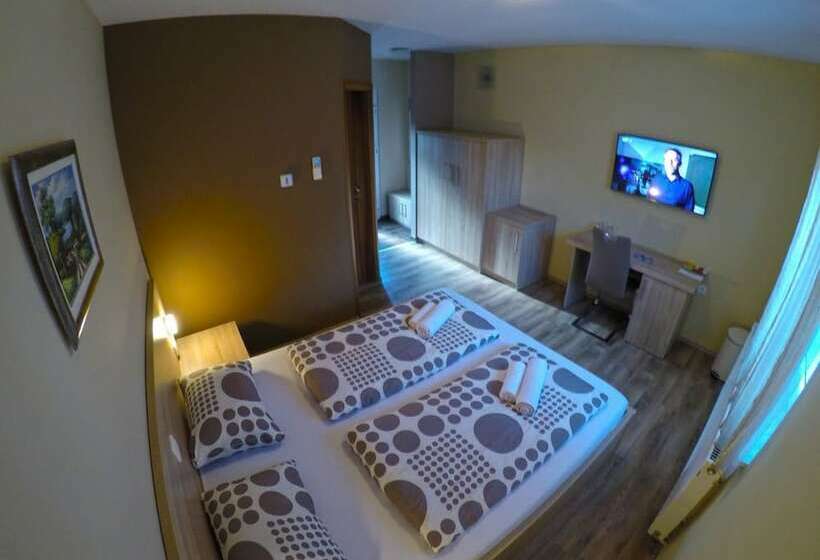 פנסיון Apartments And Rooms Rea