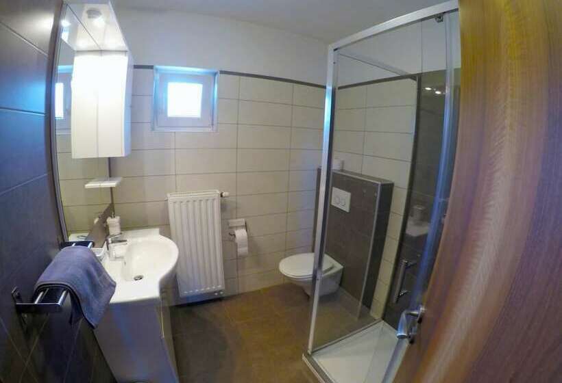 פנסיון Apartments And Rooms Rea